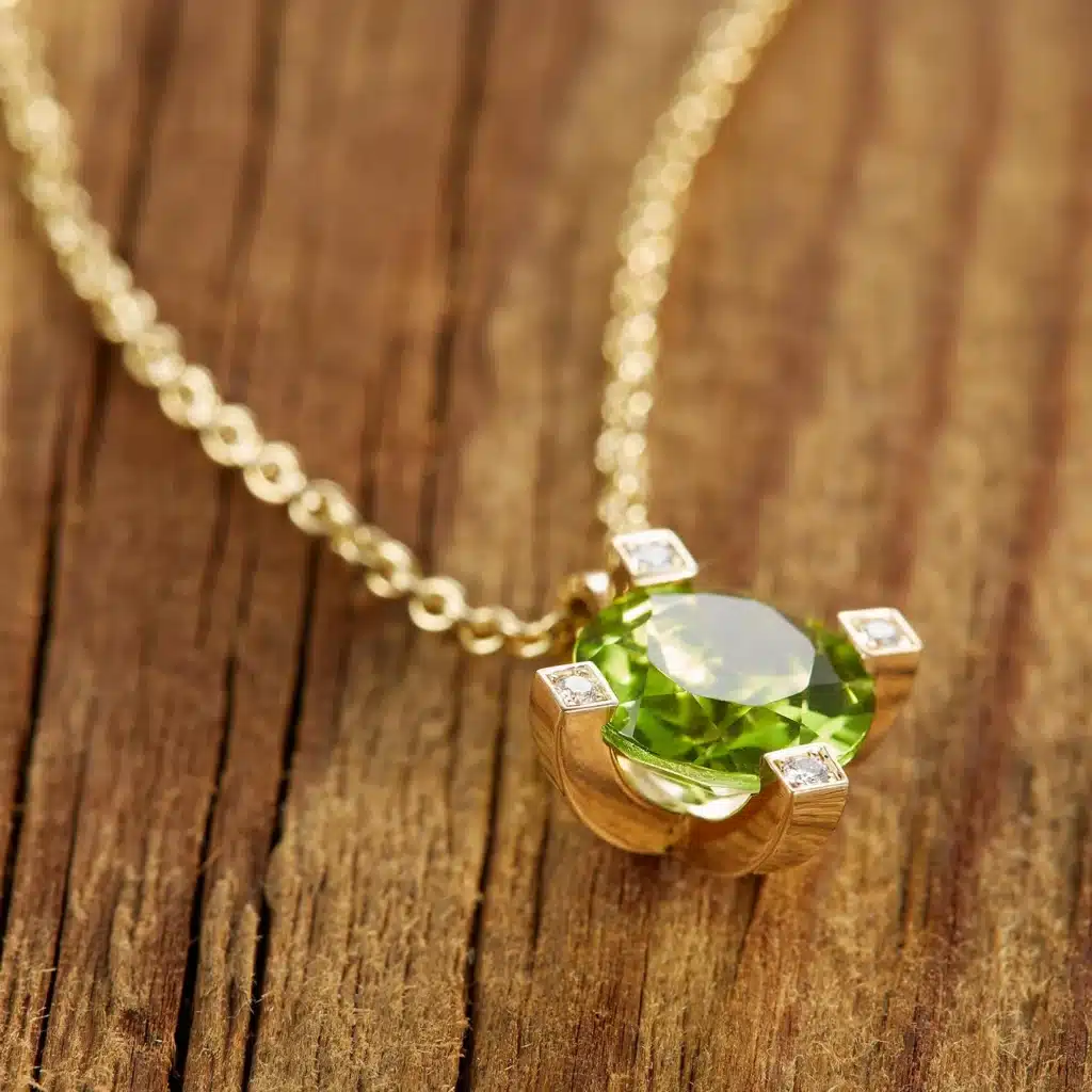 Anhänger aus 750er Gelbgold mit Peridot und Brillanten